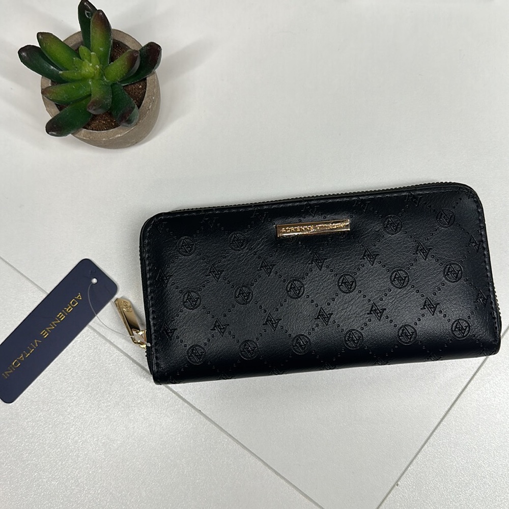 Adrienne vittadini NWT black logo wallet. 🦋